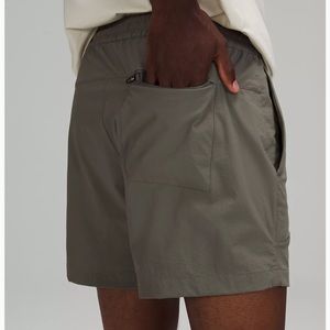 Lululemon bowline shorts in grey sage 5” NWOT